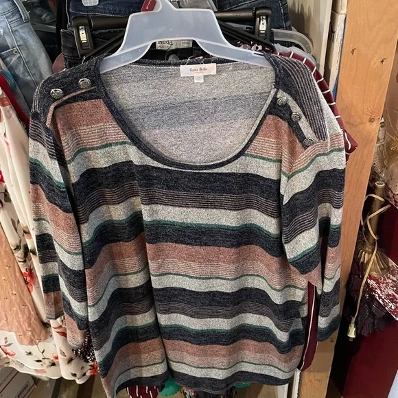 Tutta Bella Maternity Plus Size Top *make offers* - Picture 6 of 8